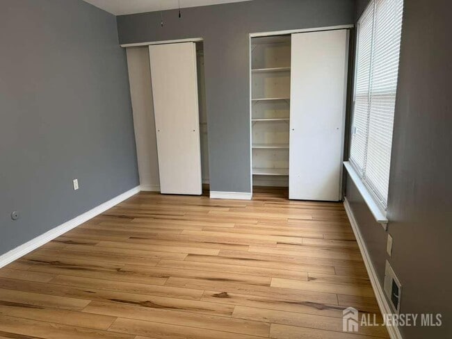 Building Photo - 2 Mochen Ct