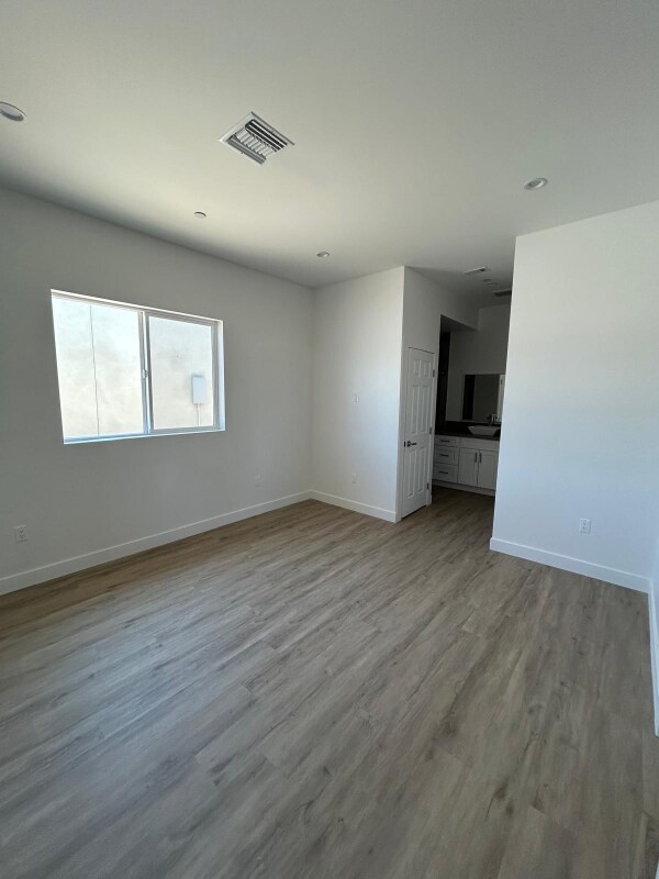 Building Photo - 9232 E Ave T 6