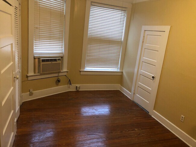 Building Photo - 250 N Willett St