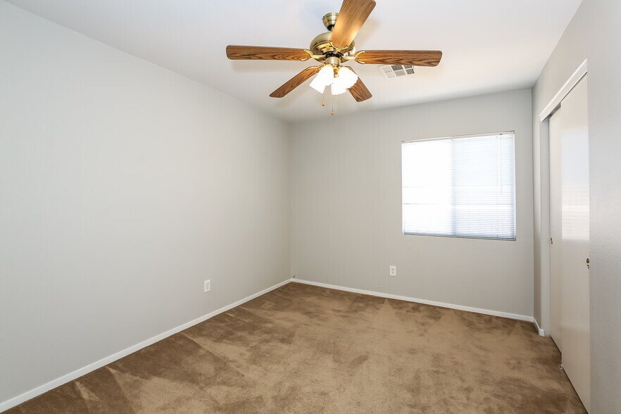 Building Photo - 1203 Emerald Stone Ave