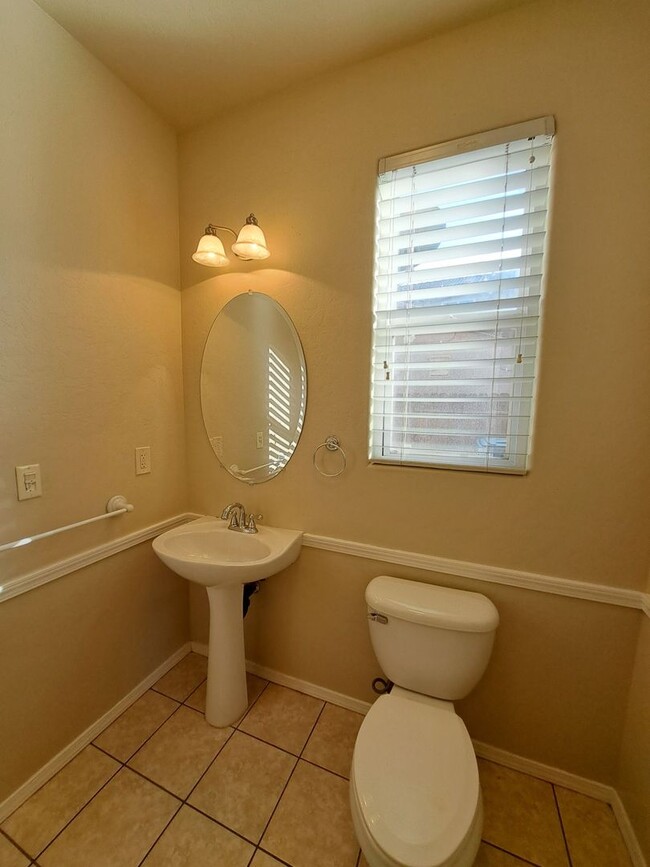 Building Photo - Spacious 2-Story Fresno Home with Bonus Room!