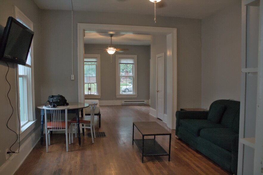 Building Photo - 304 W Columbia Ave