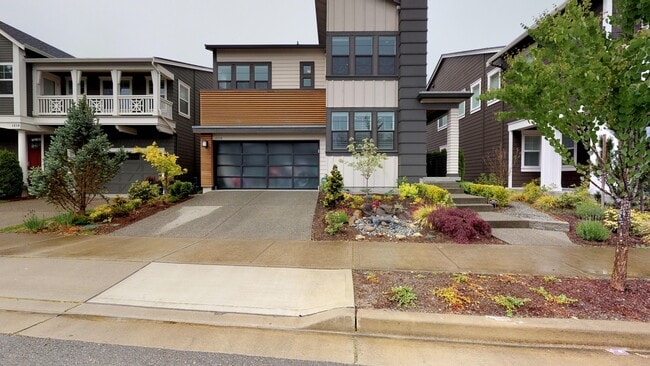 Building Photo - Issaquah highlands 5 bedroom plus Den and 5.5 bathroom newer home with a lot of amenities!!!  A m...