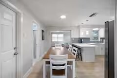 Building Photo - 1073 Kenwood Dr