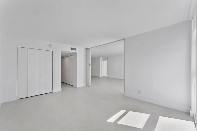 Building Photo - 1360 S Ocean Blvd