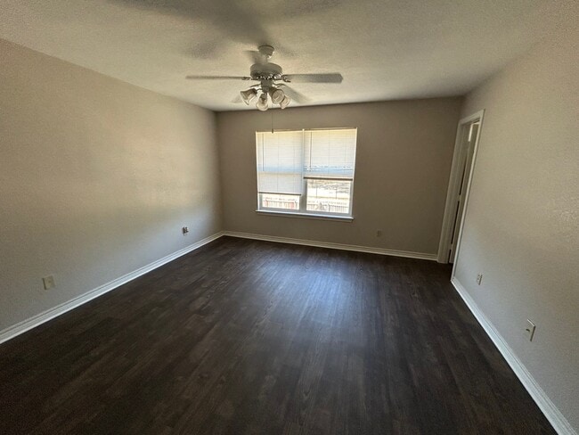 Building Photo - 2507 Pascal Ct