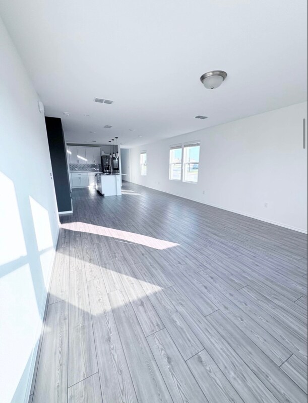 Building Photo - 302 Lake Erie Dr