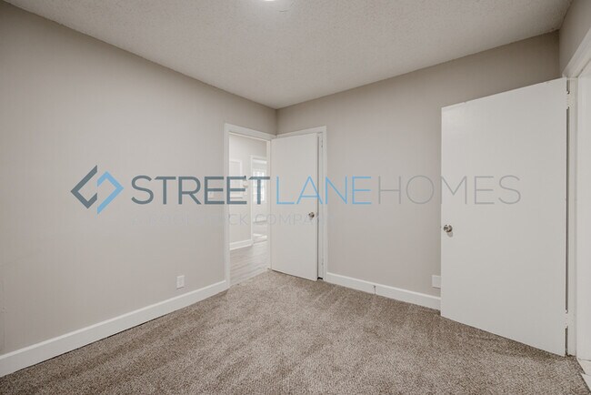 Building Photo - Charming 4 Bedroom in Columbus!