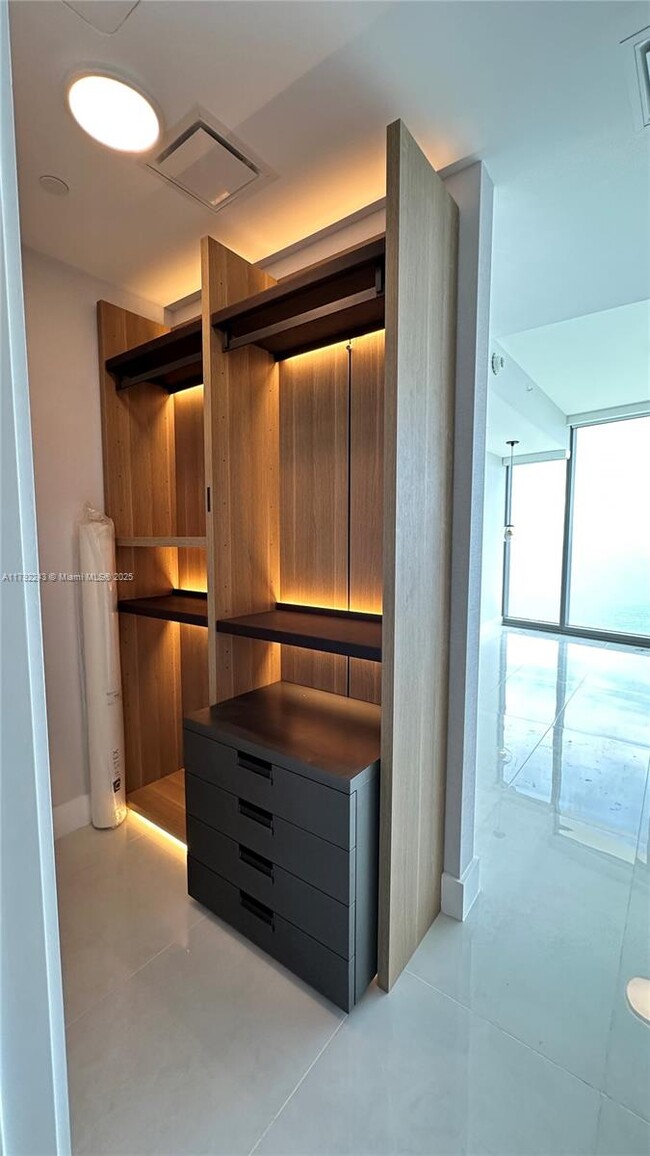 Building Photo - 15701 Collins Ave