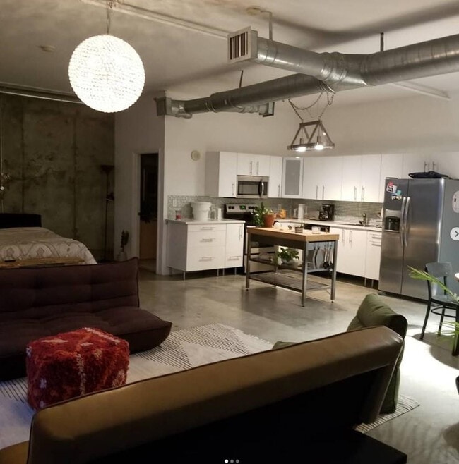 Building Photo - 444 N E St