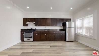 Building Photo - 1117 S Westlake Ave