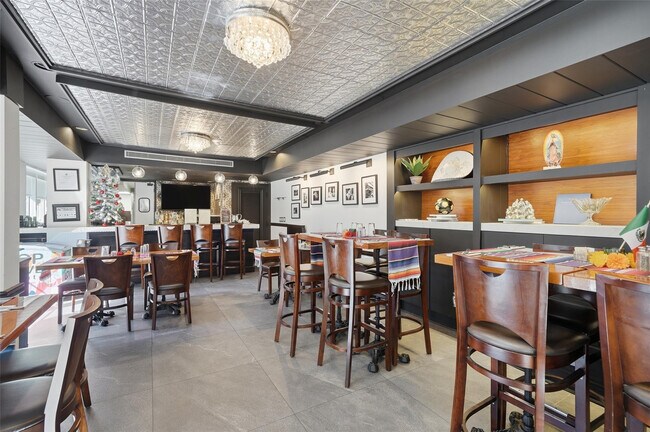 Building Photo - 2951 S Bayshore Dr