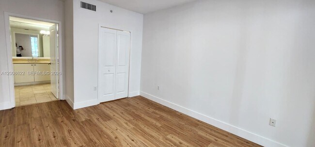 Building Photo - 170 SE 14th St