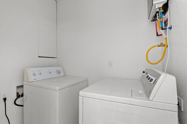 Laundry Room - 5200 Carousel Dr