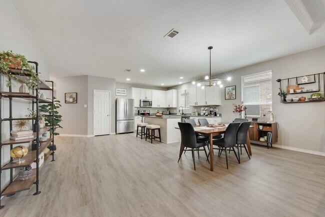 Building Photo - 313 Citrus Dr