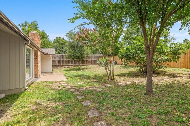 Building Photo - 3205 Santa Monica Dr