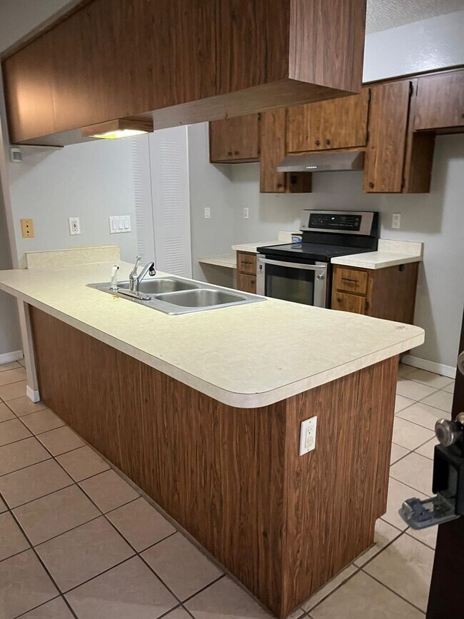 Building Photo - Move-In Ready 2BR/2BA Home with Modern Updates & Prime Zephyrhills Location!