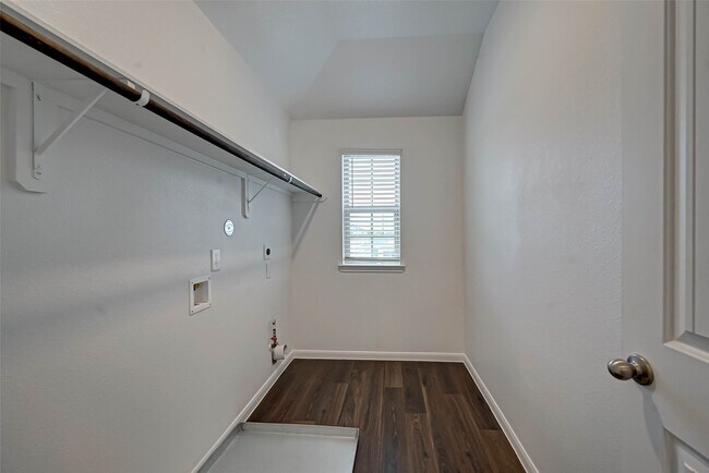 Building Photo - 21450 Holly Heights Rd