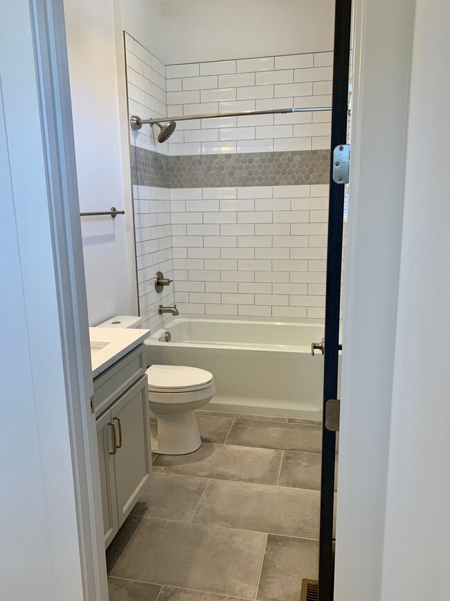 Building Photo - 4 Bed 3.5 Bath in Edgefield Home