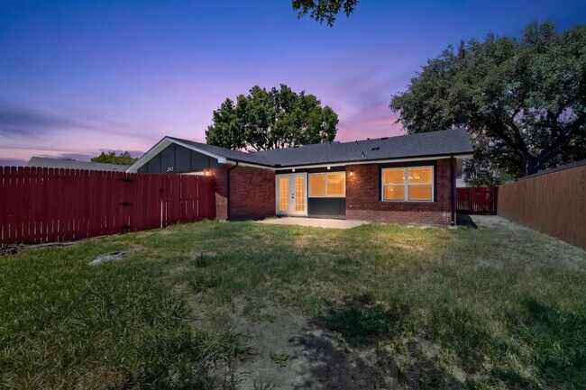 Building Photo - 243 Woodhurst Dr