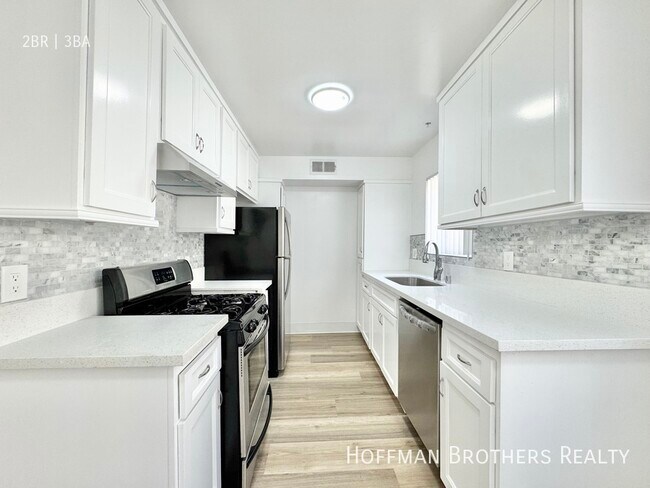 Building Photo - 16033 Vanowen St