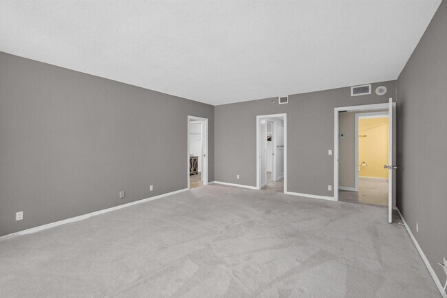 Building Photo - 4000 N Ocean Dr