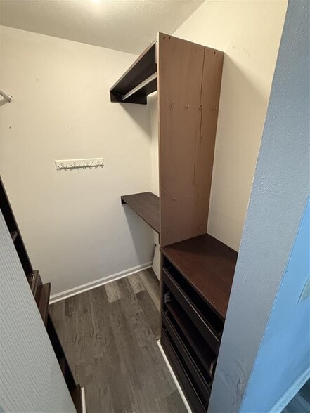 Master Closet - 907 La Tourrette Ct