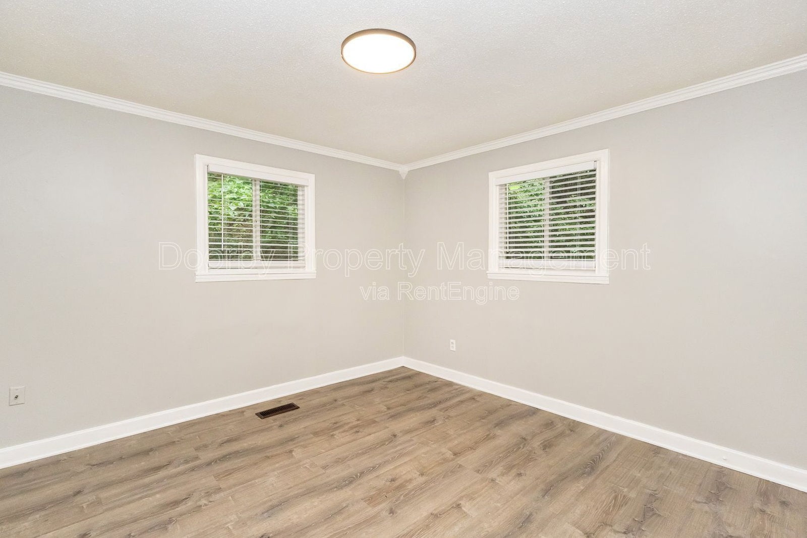 Building Photo - 1635 Dogwood Dr