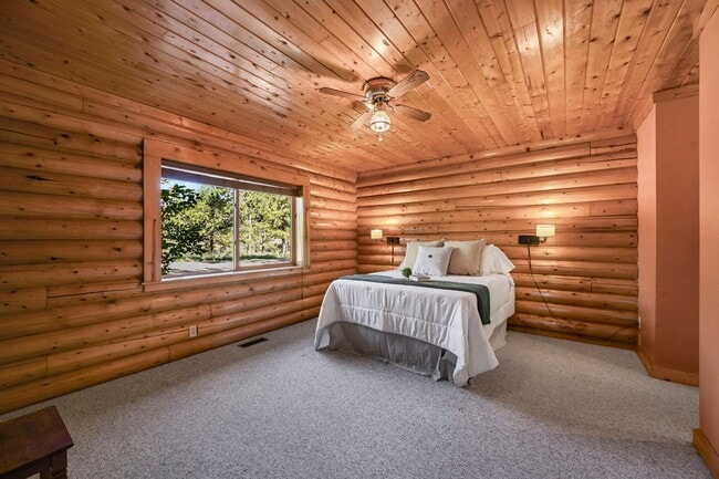 Building Photo - 3 bed 2 Bath Log Home on 2 Acres in Florissant