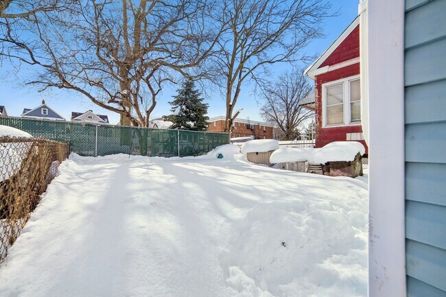 Building Photo - 78 W 6th St