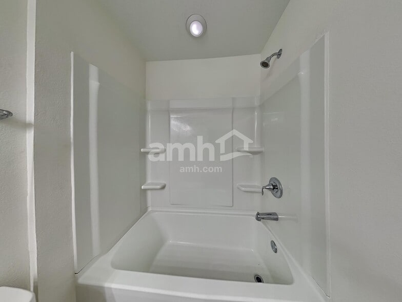 Building Photo - 37629 Dusty Saddle Ln