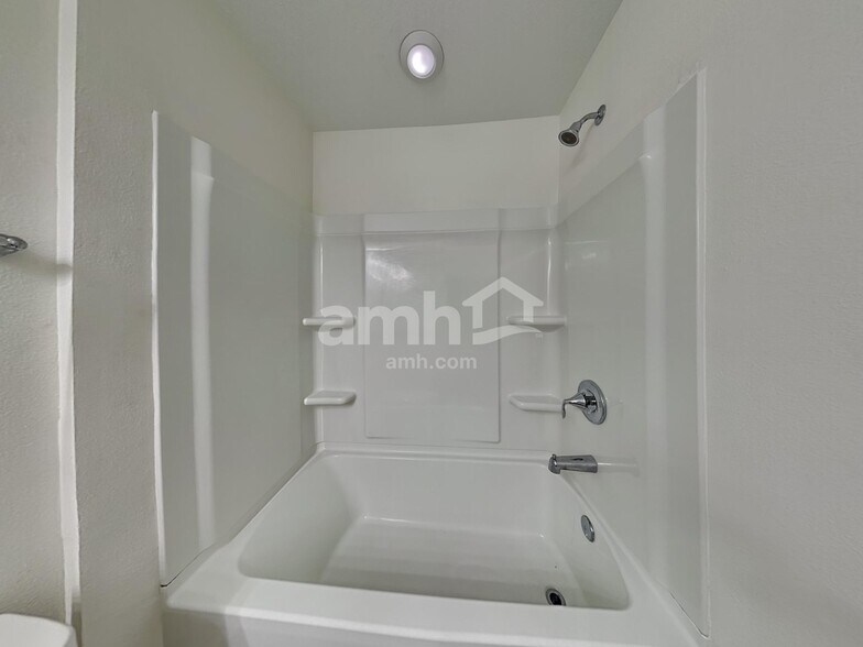 Building Photo - 401 Golden Maple Pl