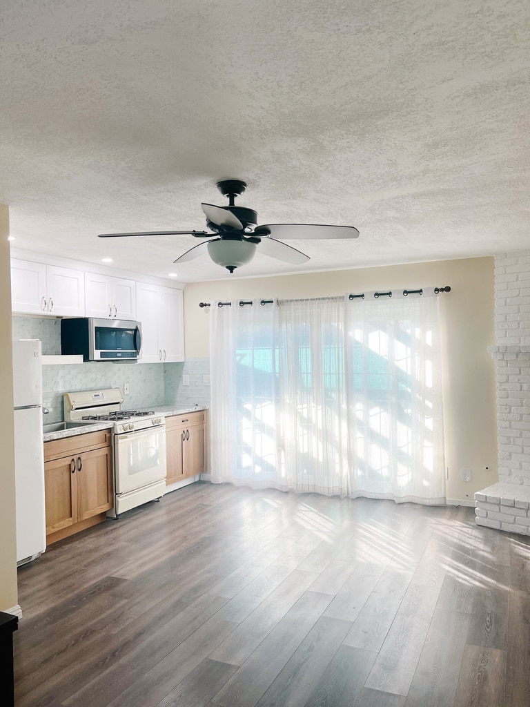 Building Photo - 15023 Hornell St