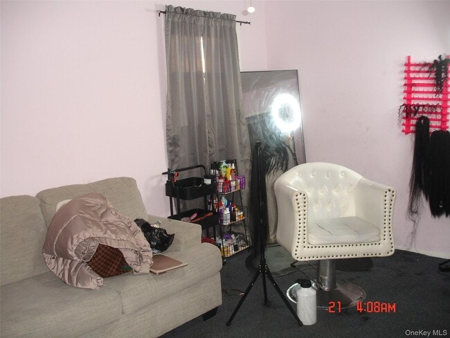 Building Photo - 17 Stewart Ave