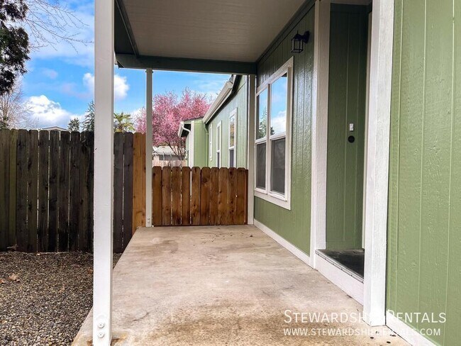 Building Photo - 1313 Bramblewood Ln