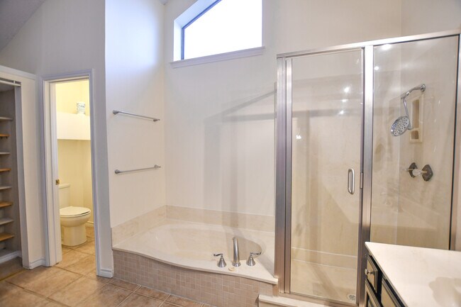 Building Photo - 4056 La Costa Ct