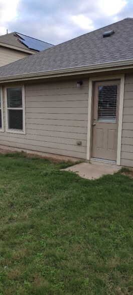 Building Photo - 176 Housefinch Loop