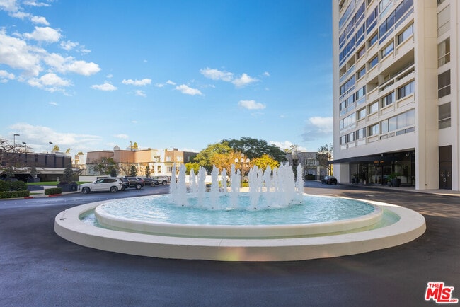 Building Photo - 2220 Ave of the Stars