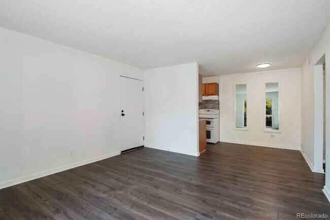 Building Photo - 3250 Oneal Cir