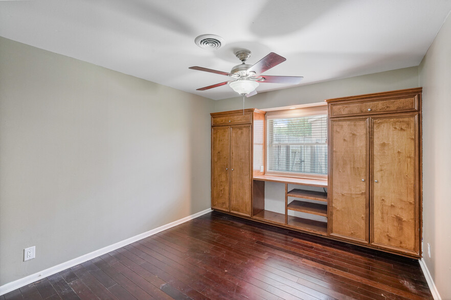 Building Photo - 4942 Cherry Hills Dr