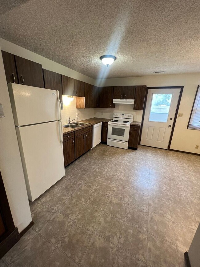 Building Photo - VP-507