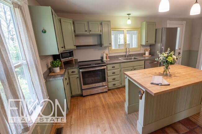 Building Photo - Charming 1850s Farmhouse with Modern Upgrades in Shelburne