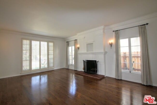Building Photo - 1114 S Clark Dr