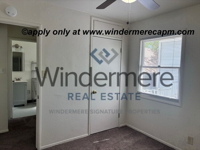 Building Photo - Adorable 1 bed Apartment set in an intimate 8 unit community in New Era Midtown!