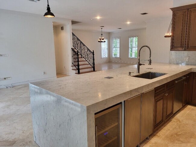 Building Photo - 1604 NE 17th Ave