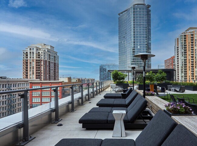 Building Photo - 1006 S Michigan Ave