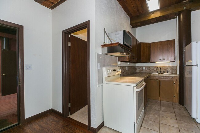 Building Photo - 45-308-308 Kahiko St
