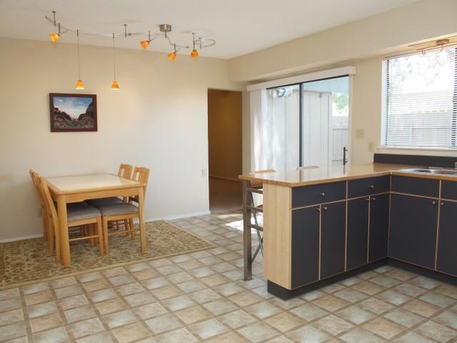 Building Photo - Spacious Townhouse in North Austin!