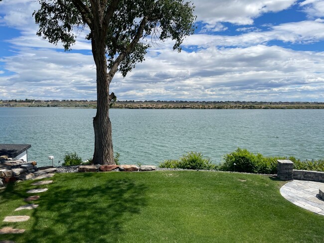 Building Photo - 5 Bedroom 3 Bath With An Unobstructed Lake...