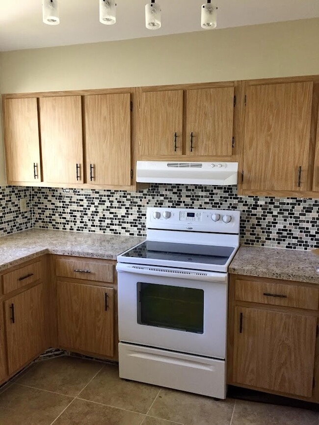 Kitchen with Tile Backsplash - 1694 SW Crossing Cir